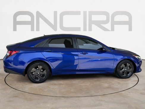 Used 2022 Hyundai Elantra SEL w/ Convenience Package FWD image 10