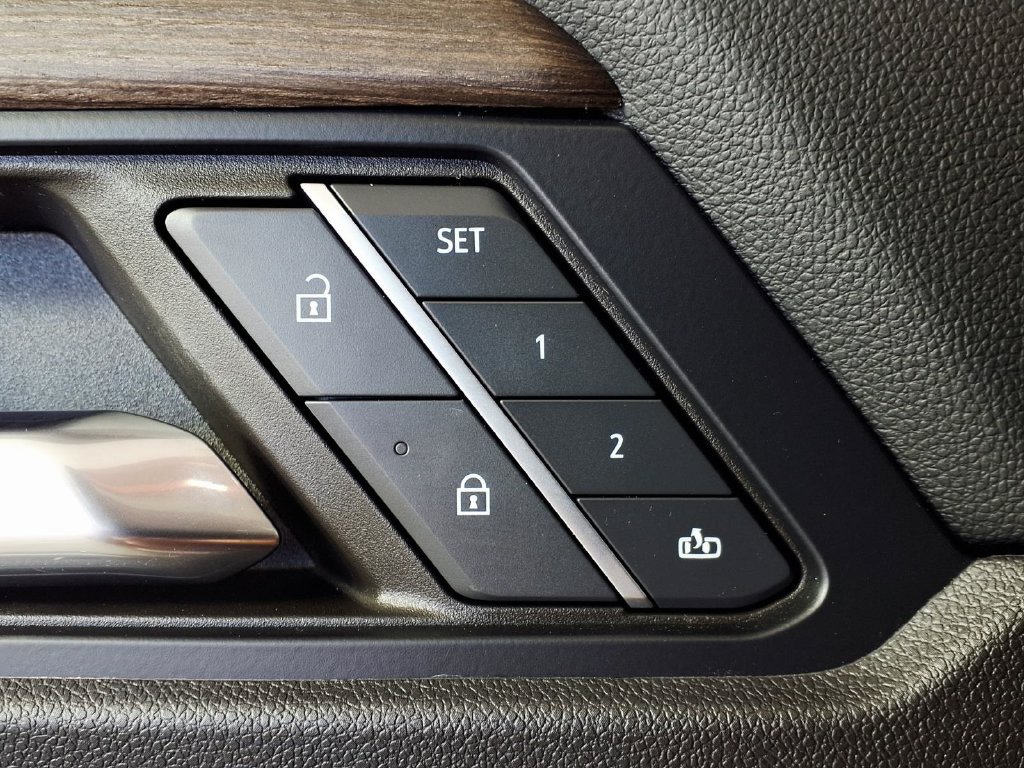 Used 2024 GMC Acadia Denali FWD image 18