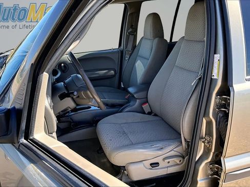 Used 2005 Jeep Liberty Renegade AWD/4WD image 18
