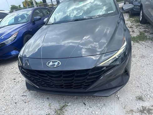 Used 2023 Hyundai Elantra SEL FWD image 2