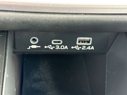 Used 2023 Subaru Outback Premium image 39