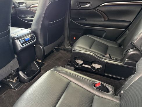 Used 2015 Toyota Highlander Limited Platinum AWD/4WD image 15