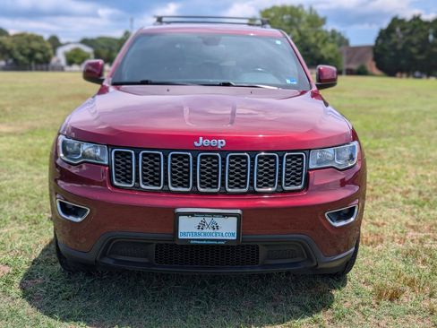 Used 2021 Jeep Grand Cherokee Laredo AWD/4WD image 40