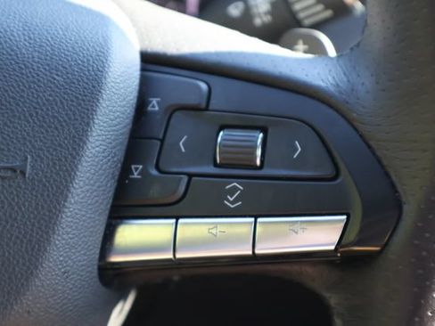 Used 2020 Cadillac XT4 Sport w/ Driver Assist Package FWD image 7
