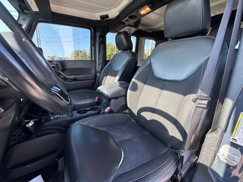 Used 2017 Jeep Wrangler Unlimited Sahara AWD/4WD image 9
