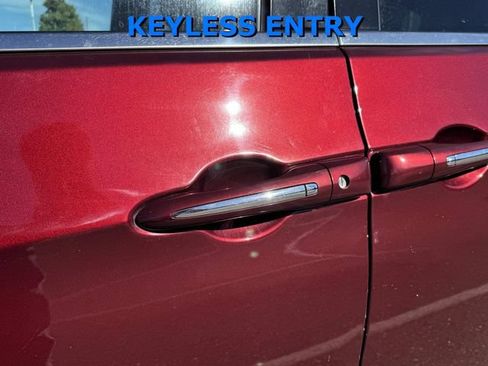 Used 2017 Chrysler Pacifica Touring-L FWD image 11