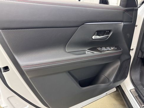 New 2026 Nissan Kicks SR image 8