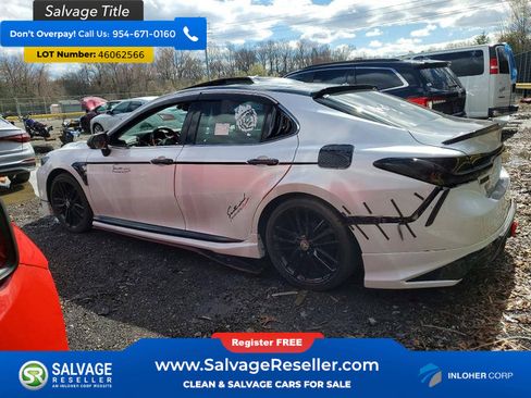 Used 2018 Toyota Camry XSE image 3