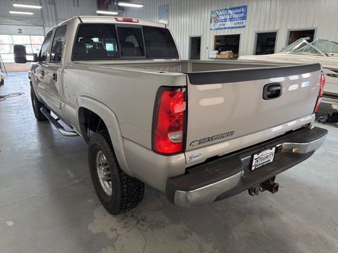 Used 2006 Chevrolet Silverado 2500 LT w/ Heavy-Duty Power Package image 6
