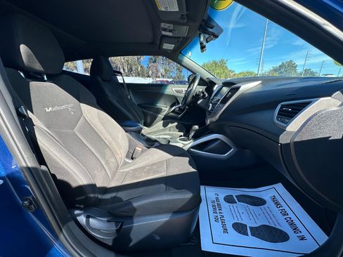 Used 2017 Hyundai Veloster Value Edition image 10