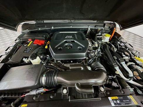 Used 2021 Jeep Wrangler Unlimited Sahara w/ Cold Weather Group image 30