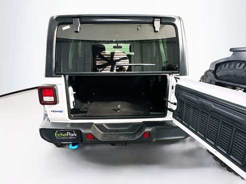 Used 2023 Jeep Wrangler Unlimited w/ Cold Weather Group AWD/4WD image 28