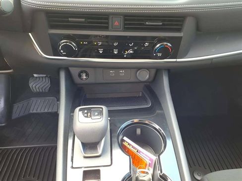 Used 2025 Nissan Rogue S image 11