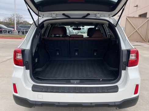 Used 2017 Subaru Outback 3.6R Touring w/ Popular Package #5A image 11
