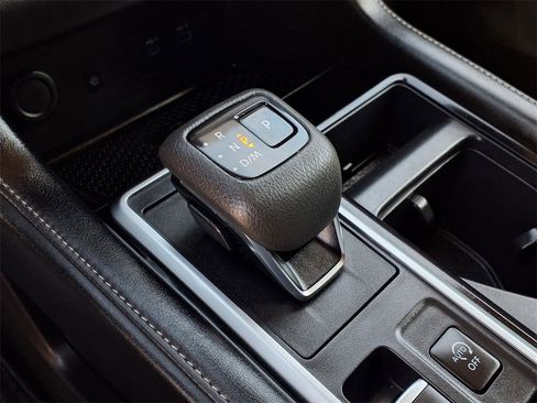 Used 2024 Nissan Pathfinder SL w/ SL Premium Package image 18