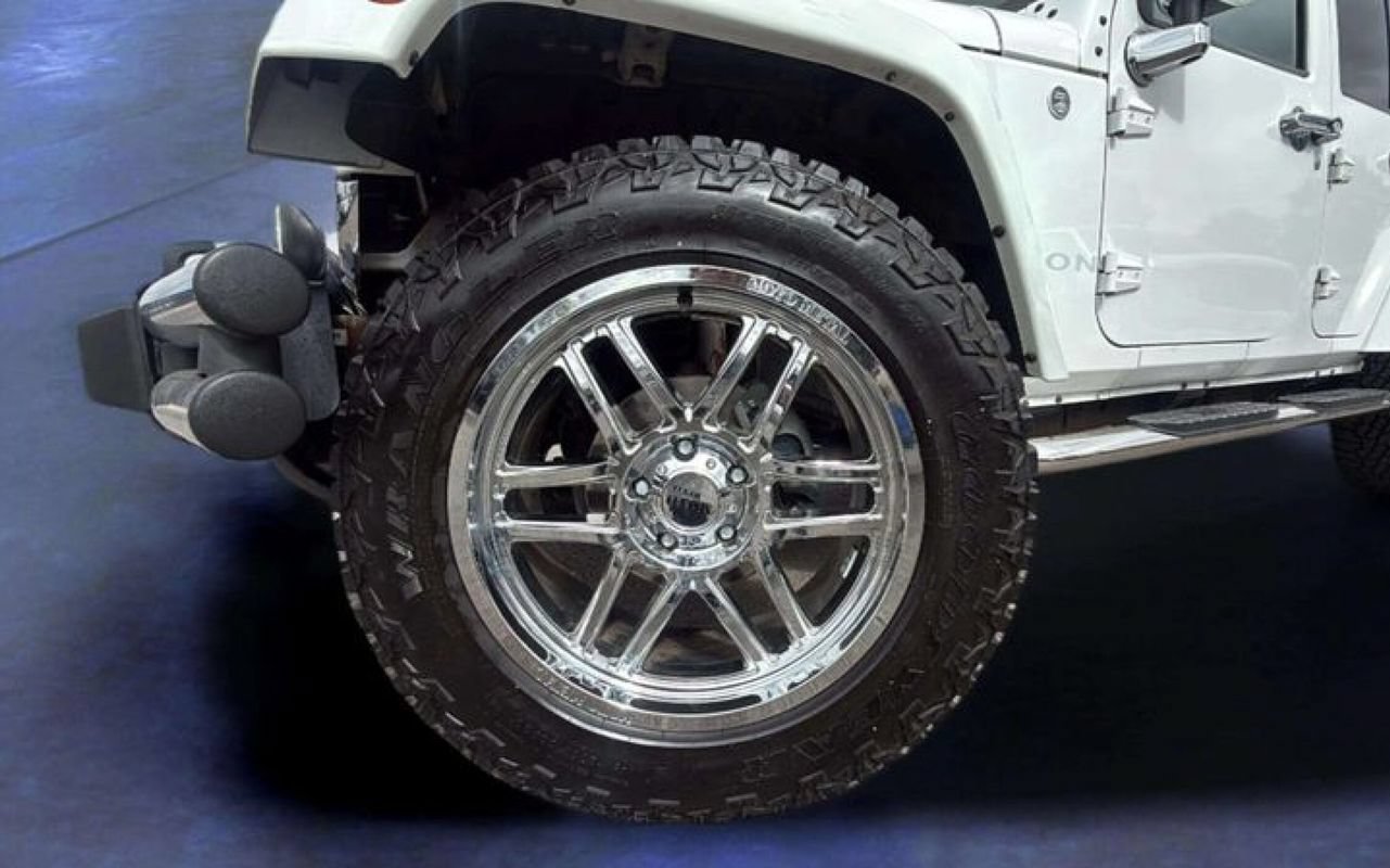 Used 2011 Jeep Wrangler Unlimited Sahara w/ Dual Top Group AWD/4WD image 19