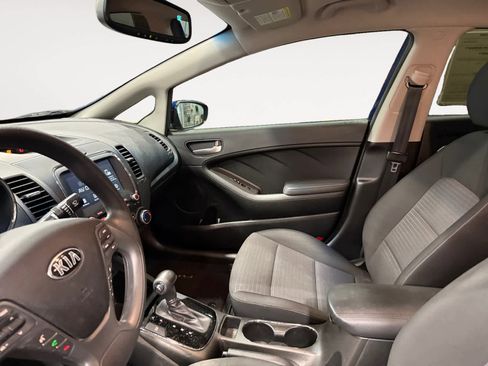 Used 2018 Kia Forte LX w/ LX Popular Package image 9