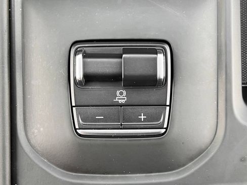 Used 2025 GMC Sierra 3500 Denali Ultimate image 29