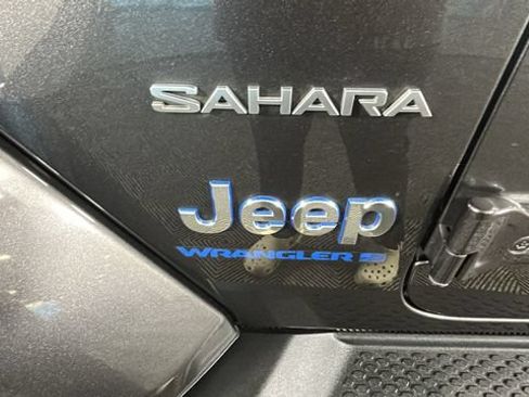 Used 2023 Jeep Wrangler Unlimited Sahara AWD/4WD image 9