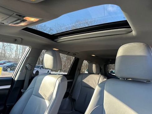 Certified 2019 Toyota Highlander XLE w/ Carpet Mat Package (TMS) image 43