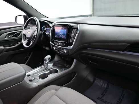 Used 2022 Chevrolet Traverse LT image 16