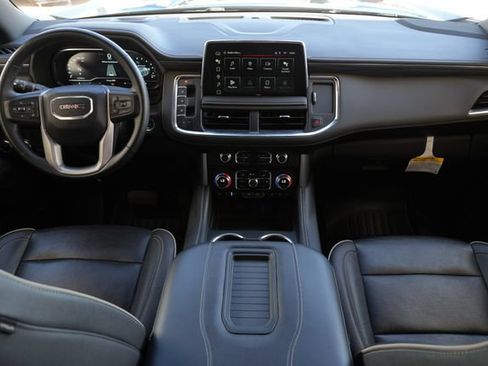 Used 2024 GMC Yukon XL SLT w/ SLT Luxury Package AWD/4WD image 20