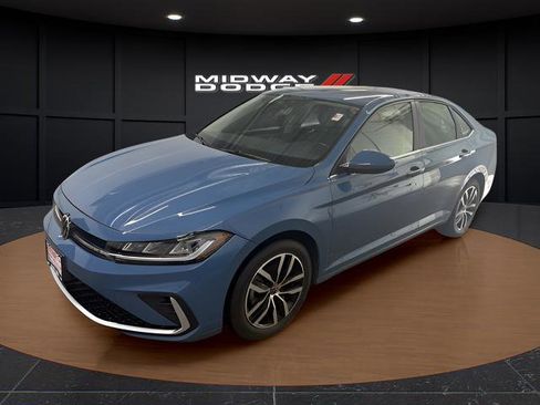 Used 2025 Volkswagen Jetta SE FWD image 2