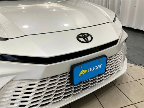 Used 2025 Toyota Camry XSE w/ Premium Package image 32