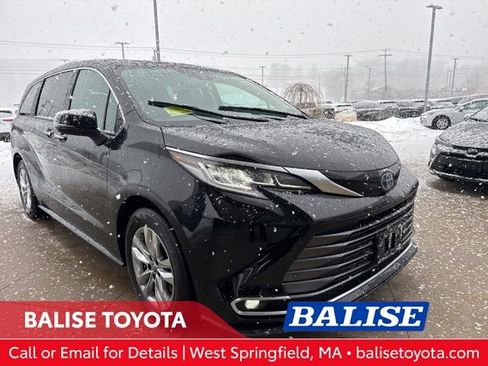 Used 2022 Toyota Sienna Limited image 1
