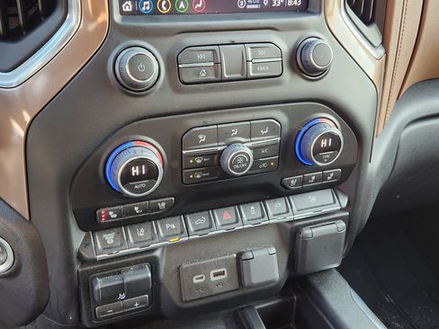 Used 2022 Chevrolet Silverado 2500 High Country w/ Technology Package image 20