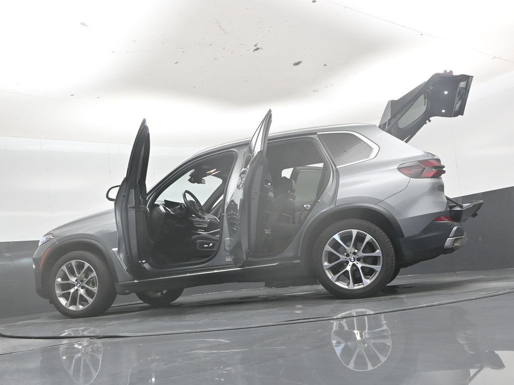 Used 2025 BMW X5 xDrive40i AWD/4WD image 56