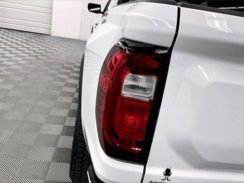 Used 2025 GMC Canyon Denali image 31