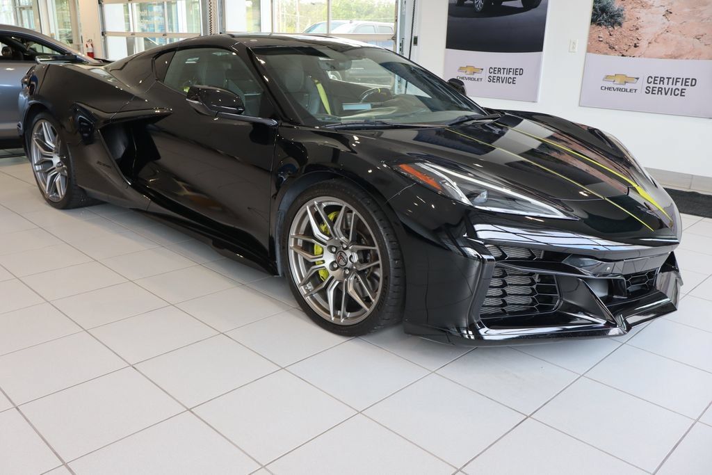 Used 2023 Chevrolet Corvette Z06 RWD image 2