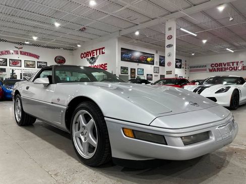 Used 1996 Chevrolet Corvette Coupe RWD image 4