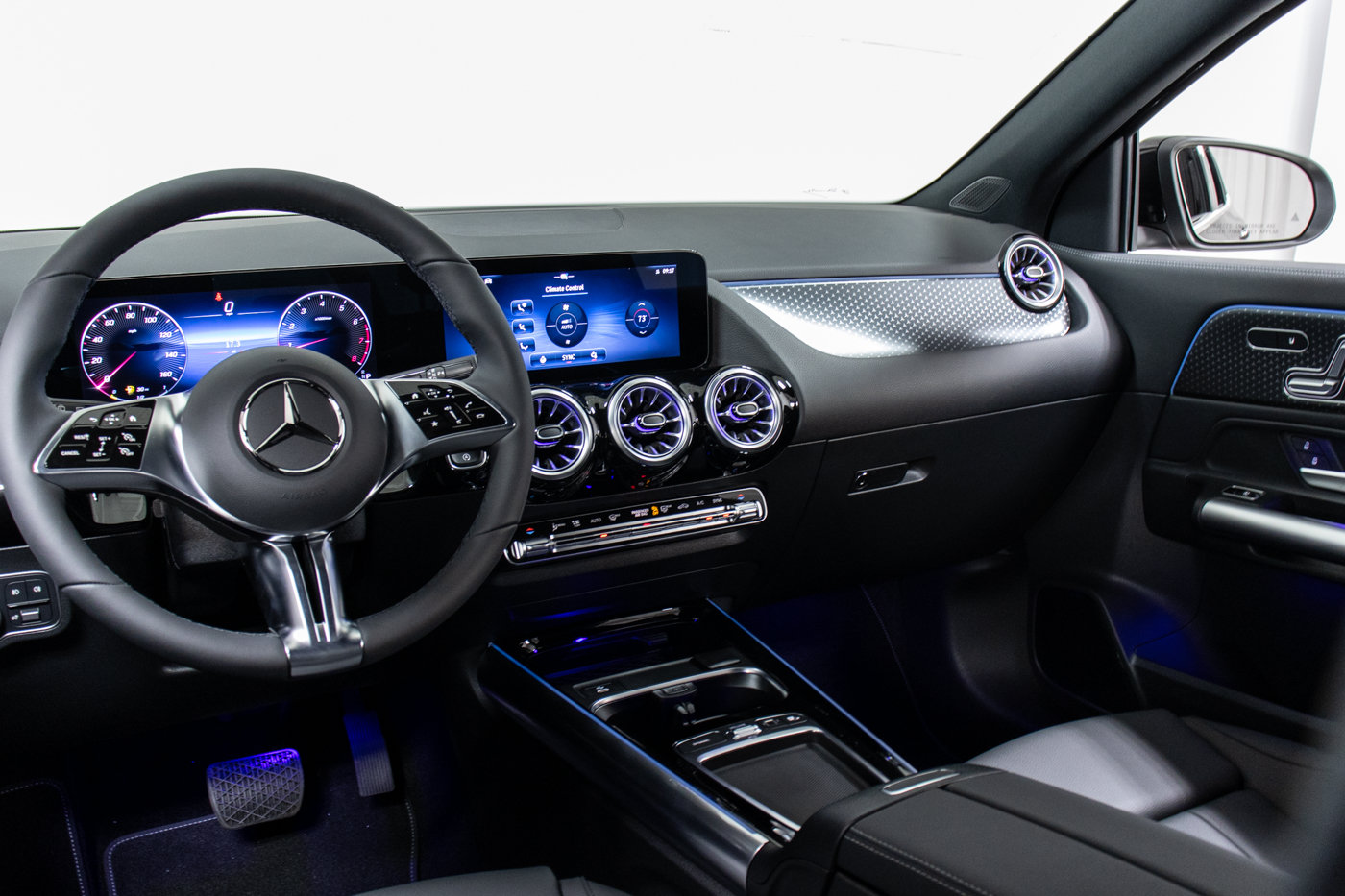 Used 2025 Mercedes-Benz GLA 250 4MATIC image 17