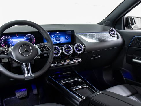 New 2025 Mercedes-Benz GLA 250 4MATIC image 17