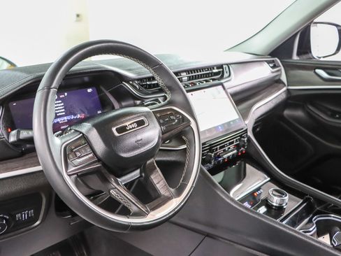 Used 2023 Jeep Grand Cherokee Limited w/ Black Appearance Package AWD/4WD image 22