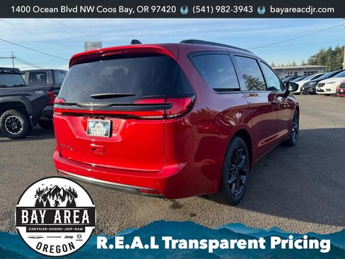 New 2026 Chrysler Pacifica Select w/ S Appearance Package FWD image 5