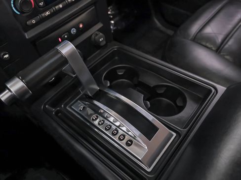 Used 2005 HUMMER H2 SUT Sport Utility Pickup 4D w/ Preferred Equipment Group image 17