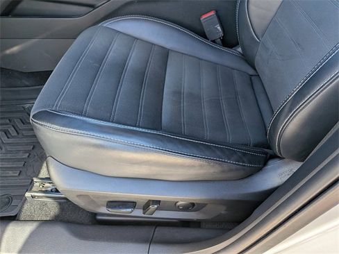 Used 2024 Mitsubishi Outlander FWD image 19