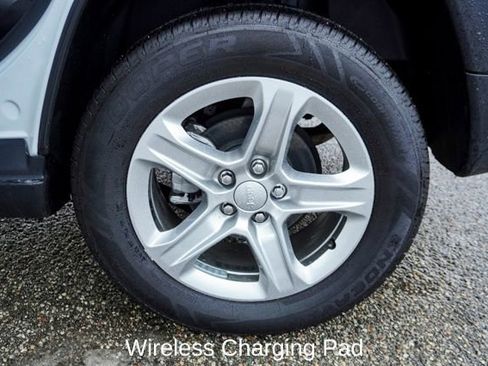 Used 2023 Jeep Compass Latitude image 6