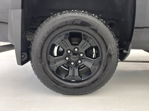 Used 2017 Chevrolet Silverado 1500 LT w/ Midnight Edition AWD/4WD image 8
