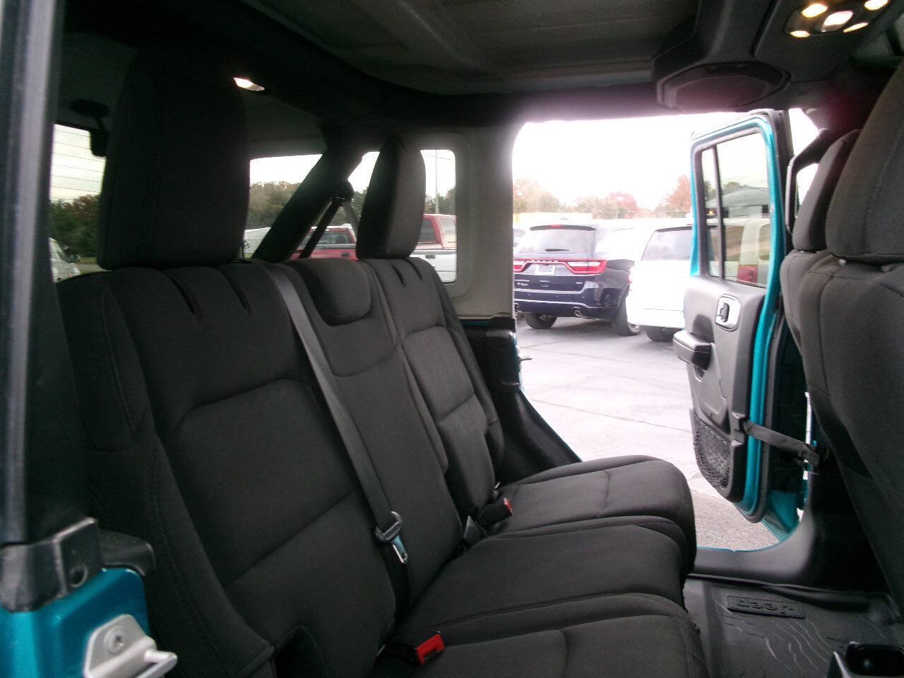 Used 2019 Jeep Wrangler Unlimited Sport S AWD/4WD image 17