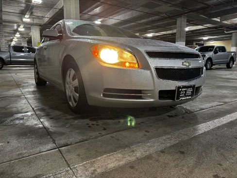 Used 2009 Chevrolet Malibu LS image 3