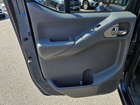 Used 2014 Nissan Frontier SV AWD/4WD image 13