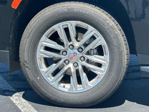 Used 2024 GMC Yukon SLT AWD/4WD image 44