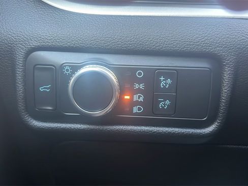 Used 2022 Ford Explorer XLT image 19