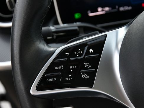 Used 2025 Mercedes-Benz C 300 Sedan image 11