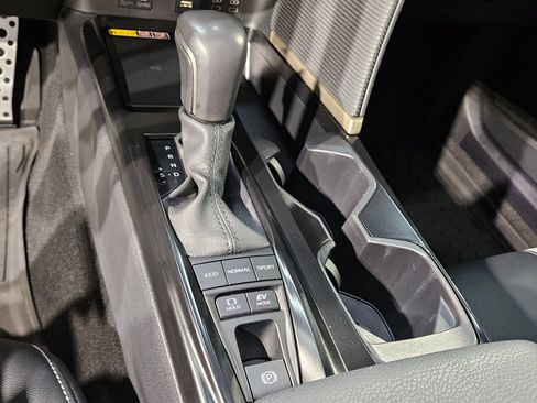 Used 2025 Toyota Camry SE w/ Convenience Package FWD image 32