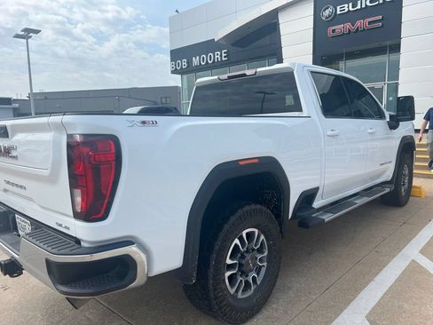 Used 2022 GMC Sierra 2500 SLE w/ SLE Value Package; AWD/4WD image 9